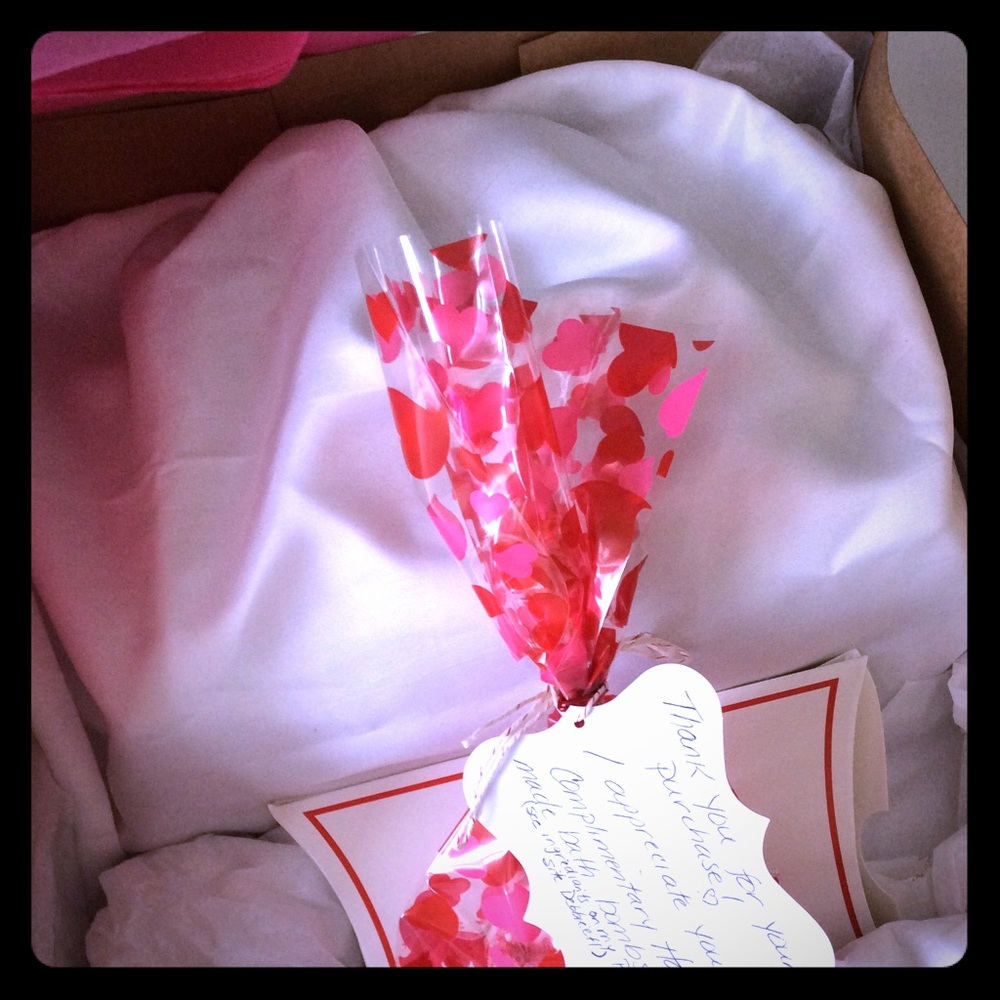 YOUR ITEM HAS SHIPPED🌺🌹🌺